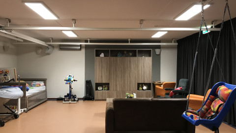 overzicht woonkamer met nieuwe verlichting