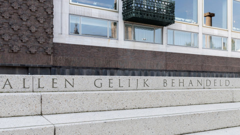 Artikel 1 van de Grondweg - allen gelijk behandeld