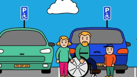 Een tekening van een man in een rolstoel die vergezeld wordt door zijn dochter en zoon. Ze staan achter hun auto op een parkeerterrein bij een invalideplek die niet breed genoeg is.